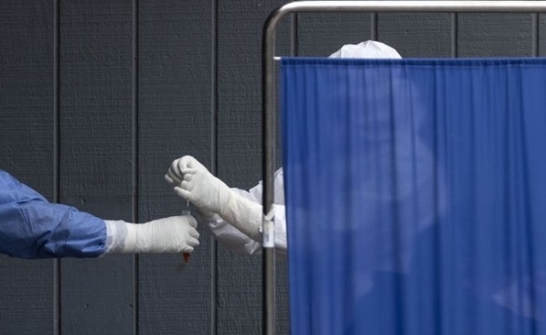 Reculan: no discrimina guía a viejos en atención de Covid-19