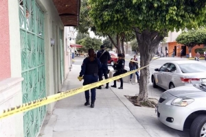 El atraco se registró minutos antes de las 13:30 horas en oficinas ubicadas en la Calle Puerto Melaque.