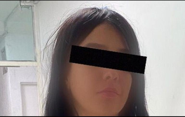 Paola “M”, de 24 años de edad, comenzó a agredir física y verbalmente a las policías, por lo que fue contenida por oficiales de la Secretaría de Seguridad del Estado.