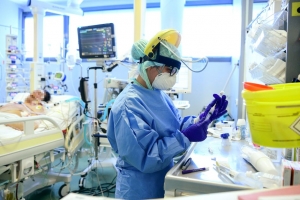 Piden a hija de "El Chapo" que apoye a hospitales mexicanos