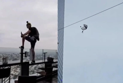 Hombre se lanza en paracaídas desde el piso 42 del Hotel Riu en Guadalajara