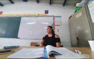 Resaltan que incluso hay profesores con 94 años de edad que ya no se presentan al aula y sólo cobran sus cheques a través de algunos familiares.