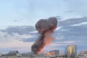 Instalación militar desconocida destruida en la isla Rybalsky en Kiev