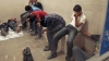 Los migrantes, detenidos por cruzar la frontera de manera ilegal, en la estación de la Patrulla Fronteriza McAllen en la ciudad de McAllen, Texas, Estados Unidos