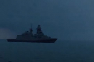 El destructor estadounidense USS Ross, armado con 90 misiles de crucero Tomahawk, se dirigió hacia el Mar Negro.