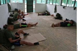 Aíslan de manera inhumana a soldados por sospecha de coronavirus