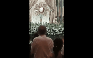 La Arquidiócesis de Guadalajara no se ha pronunciado al respecto. Con regularidad, las autoridades religiosas se mantienen reservadas ante este tipo de manifestaciones.