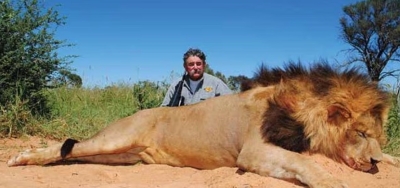 Cazador millonario muere pisoteado por una manada de elefantes