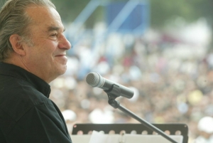 Concierto de Óscar Chávez, en la explanada de la Facultad de Medicina en CU el 09 de Marzo del 2007.