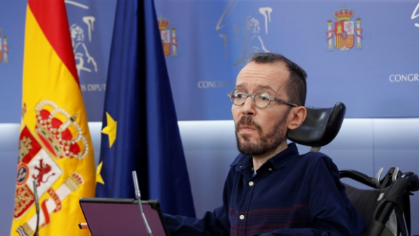 El portavoz de Unidas Podemos en el Congreso, Pablo Echenique, durante la rueda de prensa tras la reunión de la Junta de Portavoces del Congreso
