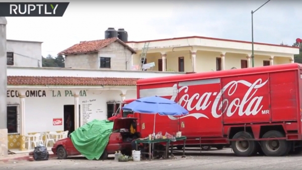 La escasez de agua potable obliga a los vecinos de San Cristobal de las Casas a beber más de dos litros diarios de Coca-Cola.