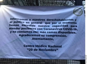 Manta a la entrada del Hospital 20 de Noviembre, en Ciudad de México.