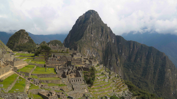 Evacúan a más de 400 turistas varados en Machu Picchu por las protestas contra el Gobierno peruano