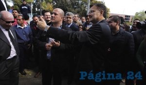 Ayer, durante la visita de “cortesía” que hizo a la Universidad de Guadalajara (UdeG), el alcalde tapatío recibió un ya basta por su “tirano gobierno” al recibir del estudiantado sendas mentadas de madre; el rector de la universidad llamó a los alumnos a conducirse con respeto hacia el alcalde