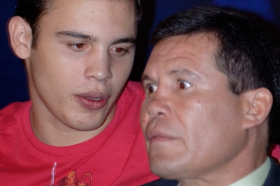 Julio César Chávez y su hijo.