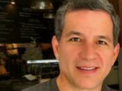 Javier Alarcón solicitó la declaración administrativa de infracción en materia de comercio.