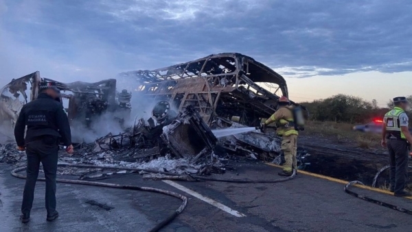 Varios de los fallecidos quedaron calcinados, mientras que los heridos fueron trasladados a hospitales de la región, en Sinaloa, el 30 de enero de 2024.