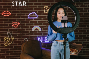 Si sabes hacer algo mejor que nadie usa las redes sociales y conviértete en un influencer.