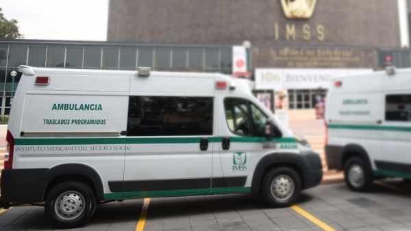 Ambulancia del Instituto Mexicano del Seguro Social (IMSS).