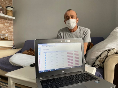 Un hombre lleva 14 meses aislado tras dar positivo en 78 pruebas de coronavirus