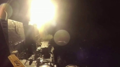 Destructor estadounidense abre fuego contra Irán con misiles Tomahawk