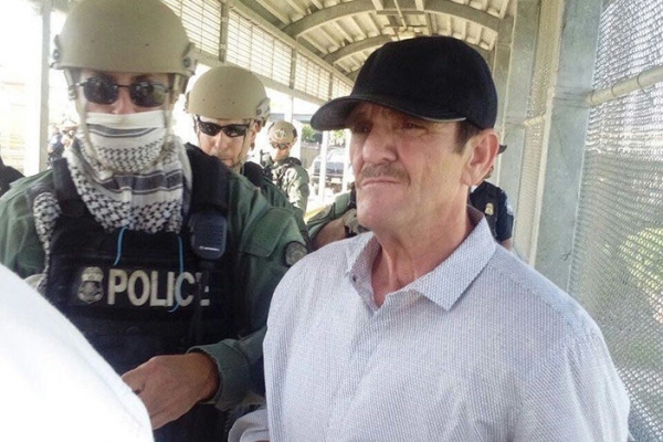 Héctor &quot;El Güero&quot; Palma en el puente Puerta México