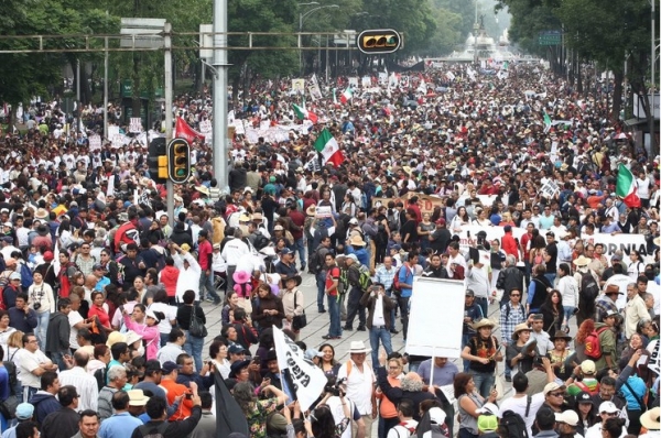 Miles de personas se congregaron en Paseo de la Reforma para manifestar su apoyo al magisterio