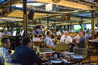 Un restaurante en la colonia de San Pedro Garza García, en Monterrey, donde fuera de las zonas más acaudaladas la violencia y corrupción son cuestión del día a día.