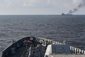 Yemen bombardea barco británico y derriba dron de EE.UU. en Hodeidah