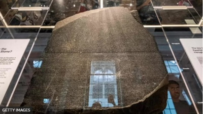 Qué se descifró gracias a la piedra Rosetta y otras 3 claves sobre uno de los objetos más valiosos de la historia
