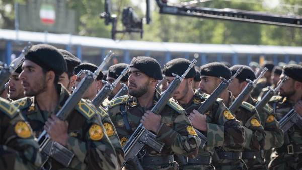 Fuerzas Armadas iraníes desfilan en un desfile militar en Teherán, Irán, el 18 de abril de 2025.