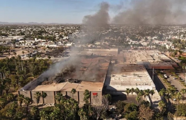 El incendio en Plaza Fiesta Las Palmas movilizó a cuerpos de emergencia de varios municipios de Sinaloa