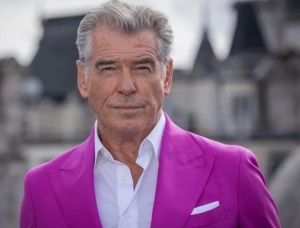 El año pasado, Pierce Brosnan fue acusado por “desplazamiento a pie en todas las zonas termales y en el Cañón de Yellowstone"
