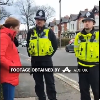 Vuelven a arrestar a una mujer por rezar en silencio afuera de una clínica de abortos en el Reino Unido