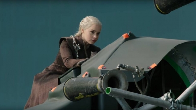 Emilia Clarke, alias Daenerys Targaryen, durante el rodaje de 'Botín de guerra'