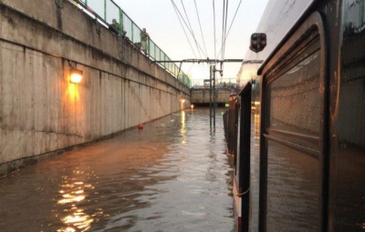 Cuerpos de auxilio brillaron por su ausencia en la inundación del Tren Ligero