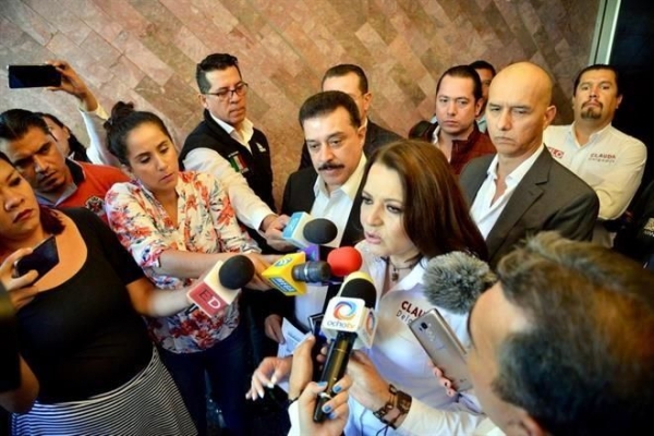 Los candidatos de la coalición Juntos Haremos Historia, Claudia Delgadillo y Carlos Lomelí, explicaron los motivos de la denuncia. 