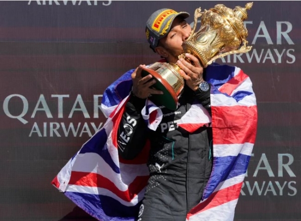 Sergio “Checo” Pérez se vuelve a quedar sin puntos y Lewis Hamilton da la sorpresa en Silverstone