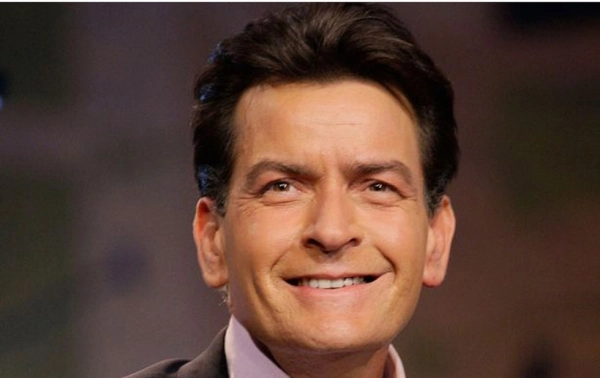 Ofreció Charlie Sheen mil dólares a actor porno por fiesta sexual