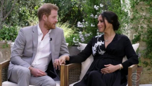 El príncipe Harry indignado: «Mi familia me retiró la seguridad y el dinero. Nos hemos mantenido de la herencia de mi madre»