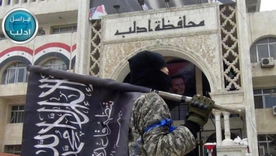 Un miembro del grupo terrorista Jabhat al-Nusra en Idlib