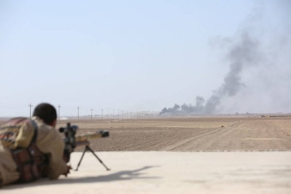 Columnas de humo sobre las posiciones del ISIS al suroeste de Mosul, el 31 de octubre de 2016