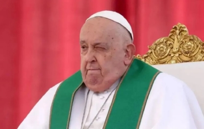 El papa Francisco padece una neumonía bilateral y su cuadro clínico sigue siendo “complejo”