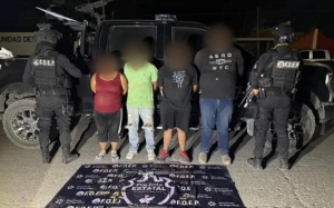 Las autoridades localizaron una camioneta tipo pick up con varias personas a bordo con un rifle de asalto.