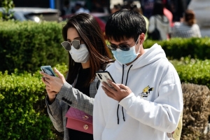 Indagan a ocho empresas por acopio desmedido de cubrebocas