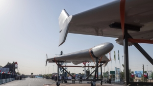 Irán ataca con drones varios buques militares de EE.UU. tras la agresión contra su carguero
