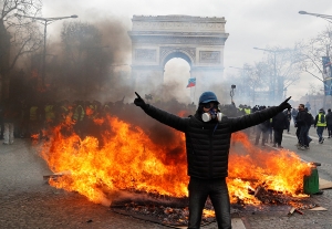 Choques violentos entre los &#039;chalecos amarillos&#039; y la Policía en la 18.ª semana de protestas en París