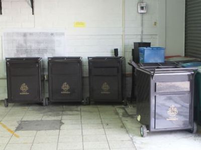 Los carritos que fueron regresados por los ambulantes están almacenados en las oficinas de la Mesa Dictaminadora, en Pedro Loza.