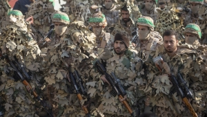 "Con el dedo en el gatillo": Militares iraníes se declaran en alerta máxima ante cualquier agresión