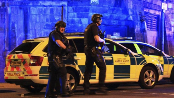 La policía, en las inmediaciones del Manchester Arena. 